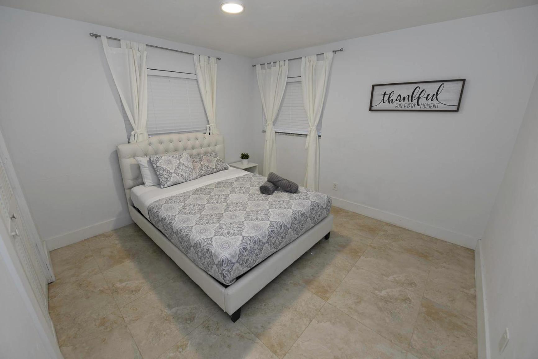 N61 Apartment Hollywood Luaran gambar