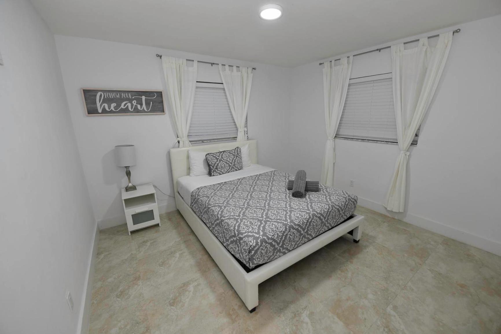 N61 Apartment Hollywood Luaran gambar