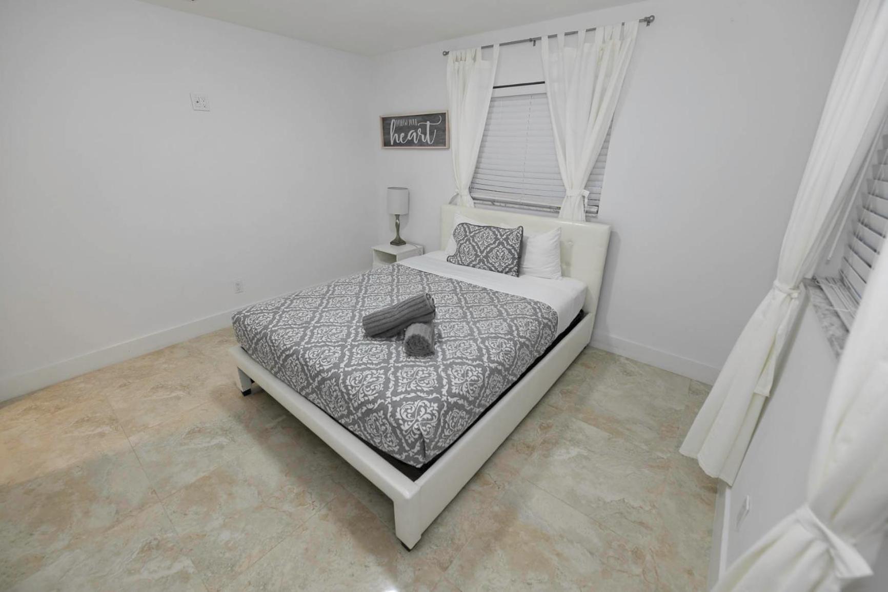 N61 Apartment Hollywood Luaran gambar